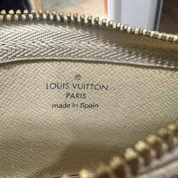Louis Vuitton Damier Azure Cles Key Pouch - Picture 9 of 10